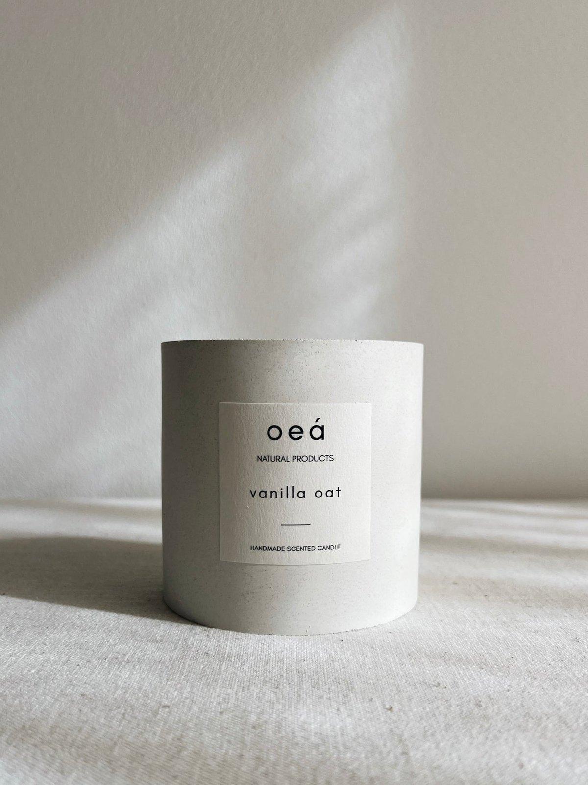 Vanilla Oat Candle with Orange Scent