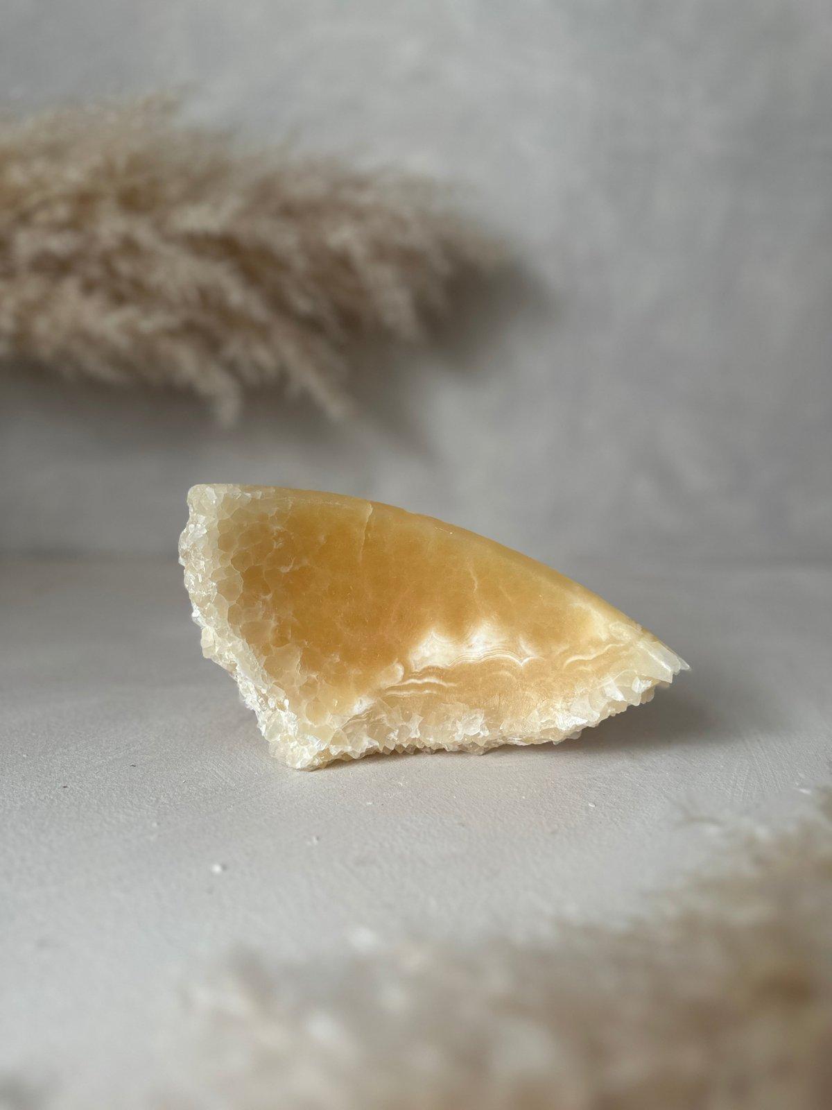 Alabaster Raw Medium 1