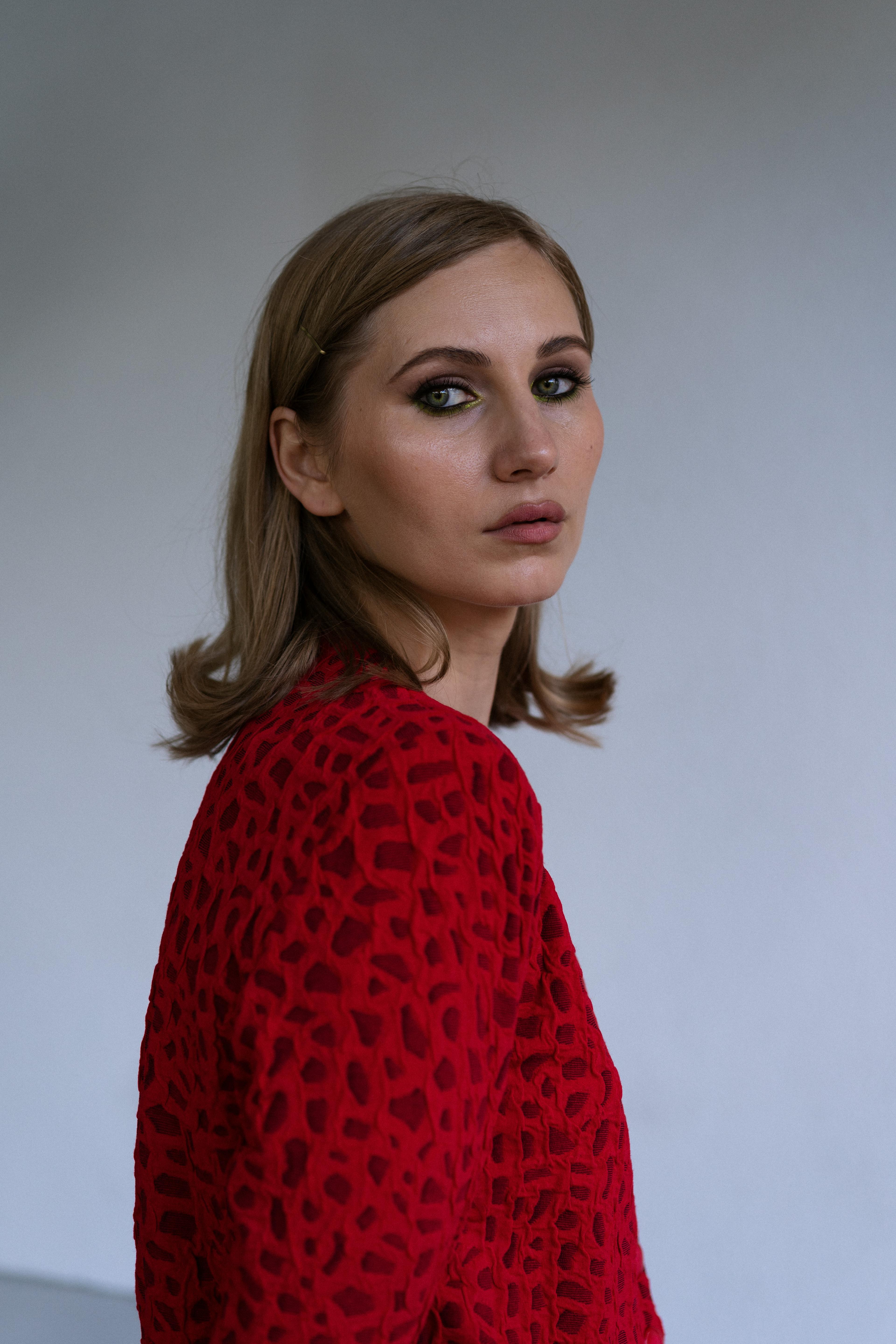 Olena Manzhos